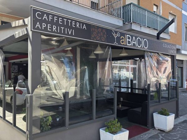 negozio in vendita a Montesilvano in zona Villa Carmine