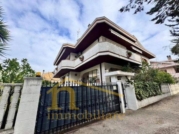 casa indipendente in vendita a Montesilvano