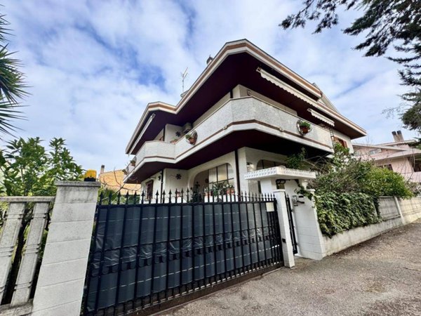 casa indipendente in vendita a Montesilvano