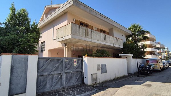 casa indipendente in vendita a Montesilvano in zona Montesilvano Marina