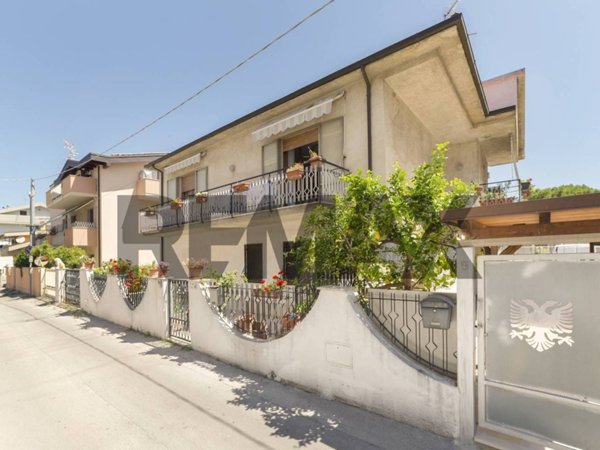 casa indipendente in vendita a Montesilvano