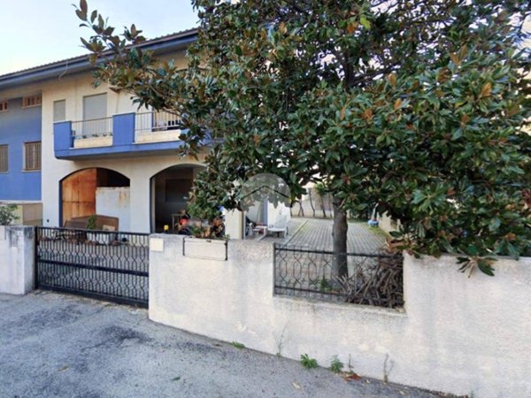 casa indipendente in vendita a Montesilvano in zona Montesilvano Marina