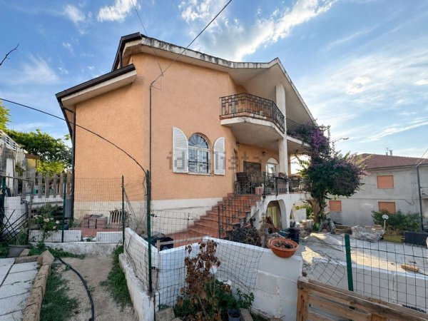casa indipendente in vendita a Montesilvano