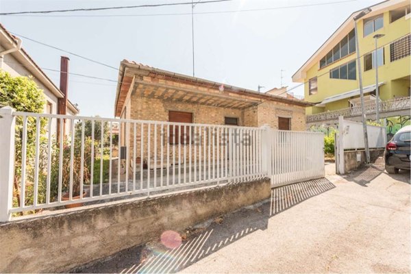 casa indipendente in vendita a Montesilvano