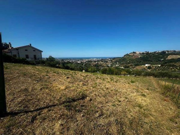 terreno edificabile in vendita a Montesilvano in zona Case di Pietro