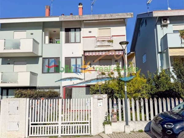 casa indipendente in vendita a Montesilvano in zona Villa Carmine