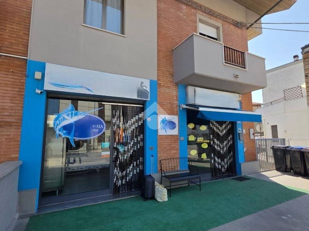 negozio in vendita a Montesilvano in zona Villa Carmine