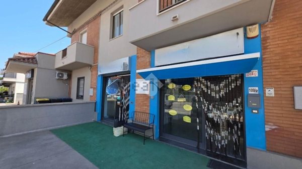 negozio in vendita a Montesilvano in zona Villa Carmine