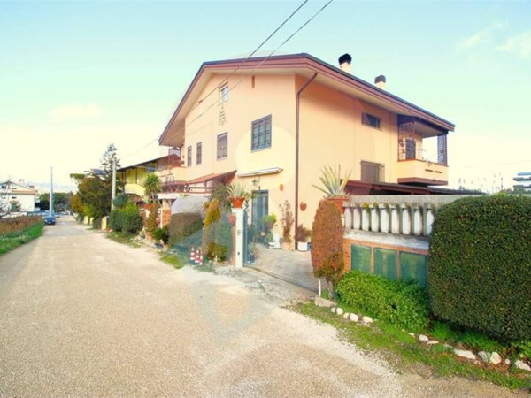 casa indipendente in vendita a Montesilvano in zona Case di Pietro