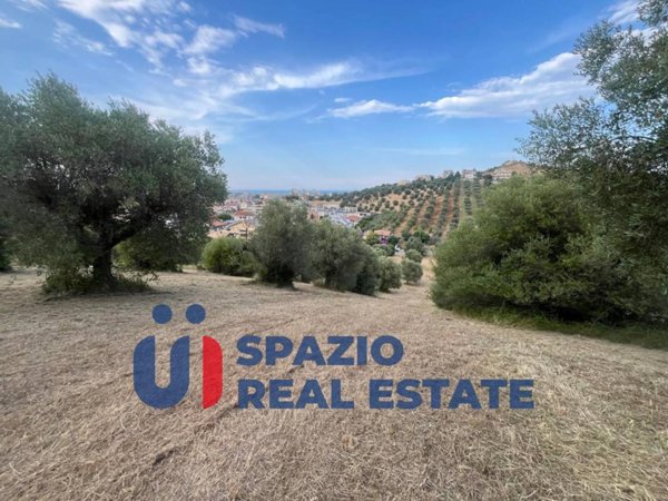 terreno edificabile in vendita a Montesilvano in zona Villa Carmine