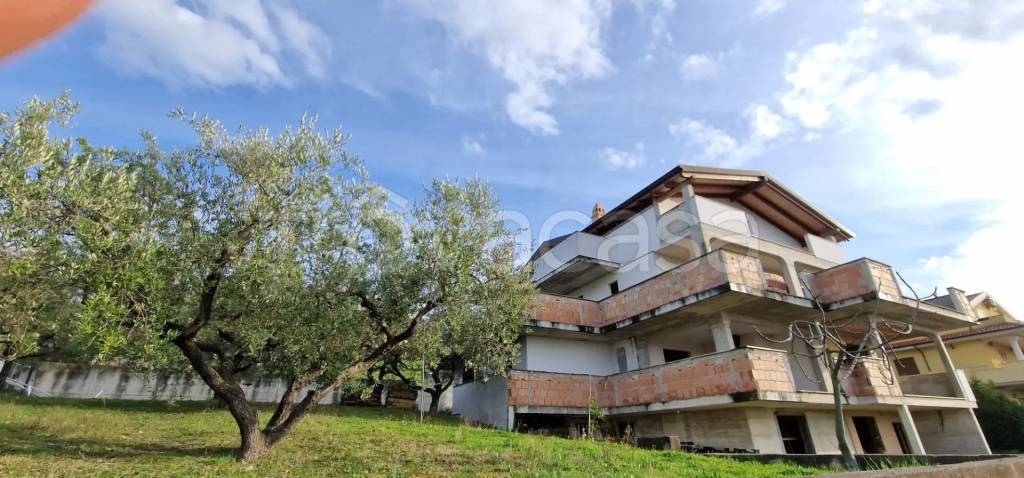 casa indipendente in vendita a Montesilvano in zona Case di Pietro