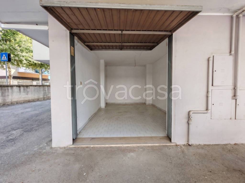 locale di sgombero in vendita a Montesilvano in zona Montesilvano Marina