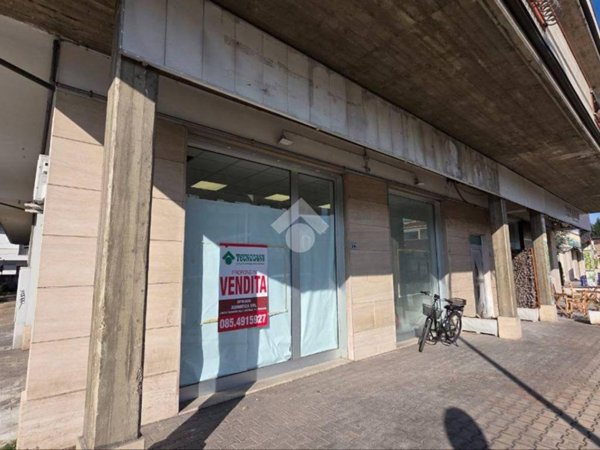 negozio in vendita a Montesilvano in zona Villa Carmine