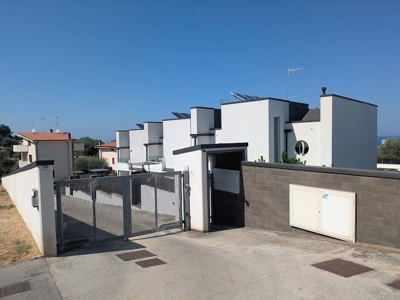 casa indipendente in vendita a Montesilvano in zona Montesilvano Colle