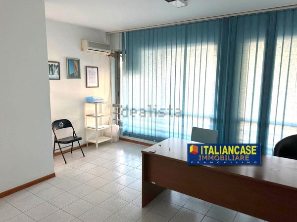 ufficio in vendita a Montesilvano in zona Villa Carmine
