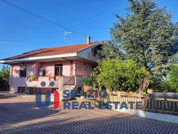 casa indipendente in vendita a Montesilvano