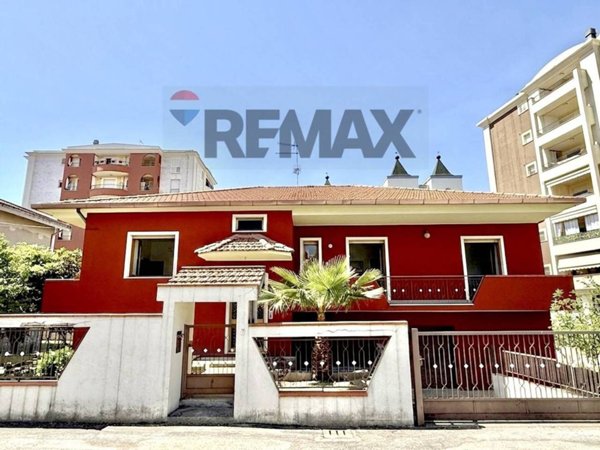 casa indipendente in vendita a Montesilvano in zona Villa Carmine