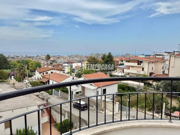 appartamento in vendita a Montesilvano in zona Montesilvano Colle