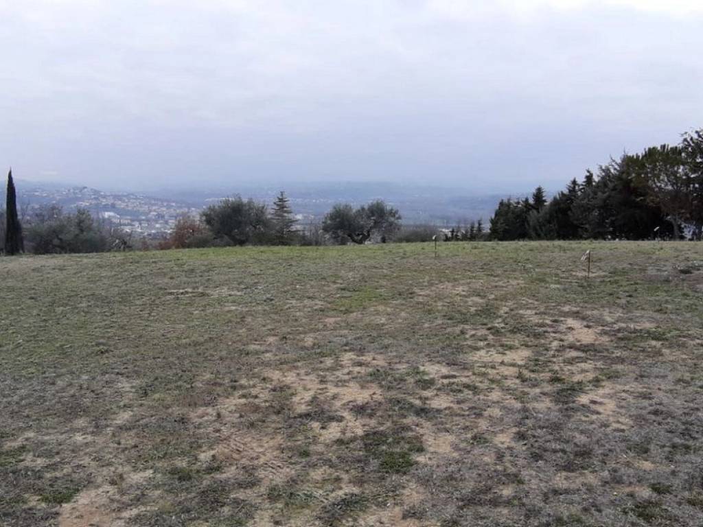 terreno in vendita a Montesilvano in zona Montesilvano Colle