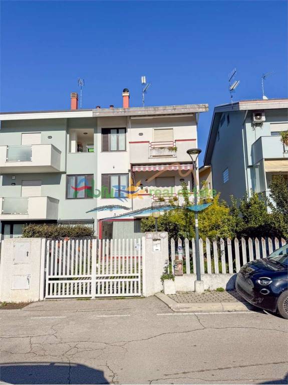 casa indipendente in vendita a Montesilvano in zona Villa Carmine