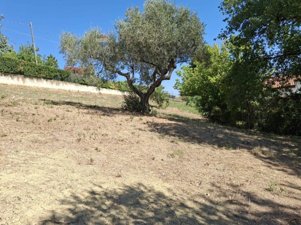 terreno edificabile in vendita a Montesilvano in zona Montesilvano Colle