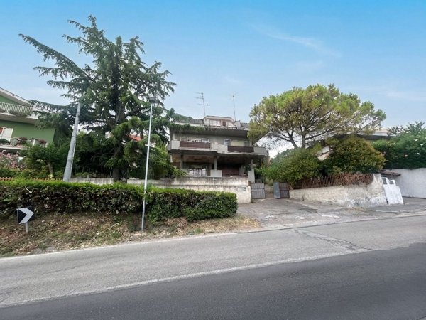 casa indipendente in vendita a Montesilvano