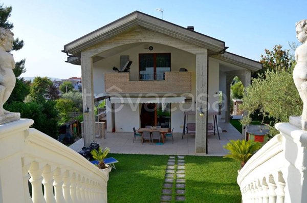 casa indipendente in vendita a Montesilvano in zona Montesilvano Colle