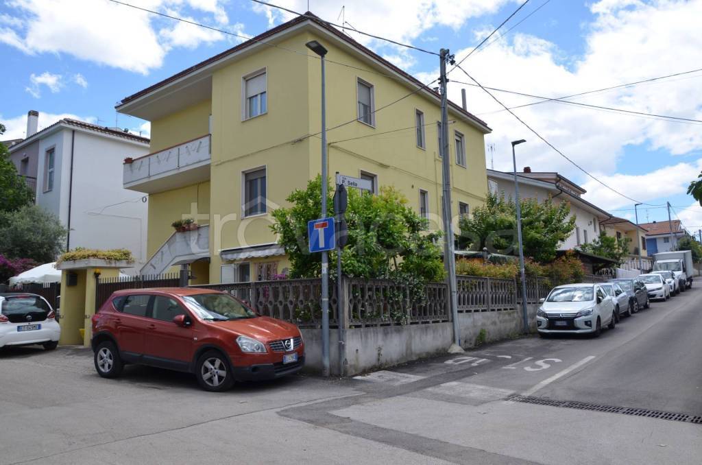casa indipendente in vendita a Montesilvano