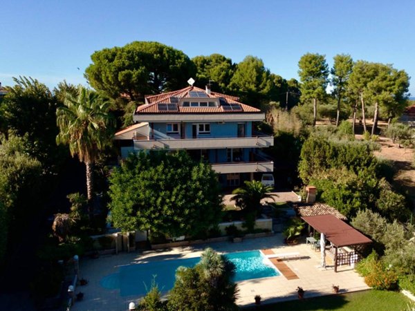 casa indipendente in vendita a Montesilvano in zona Montesilvano Colle