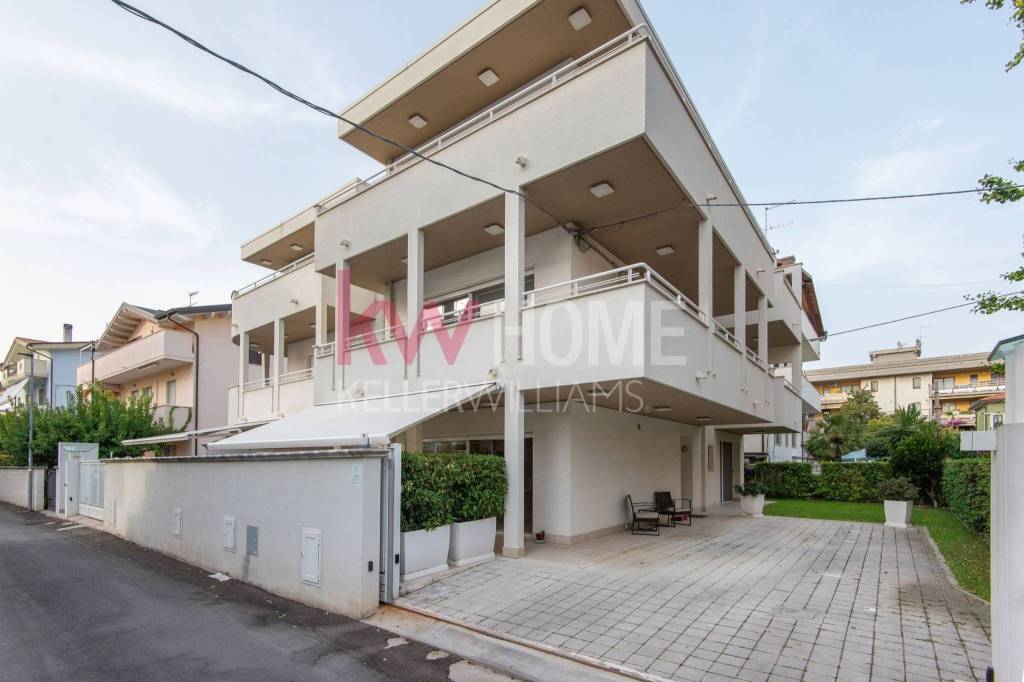 casa indipendente in vendita a Montesilvano in zona Montesilvano Marina