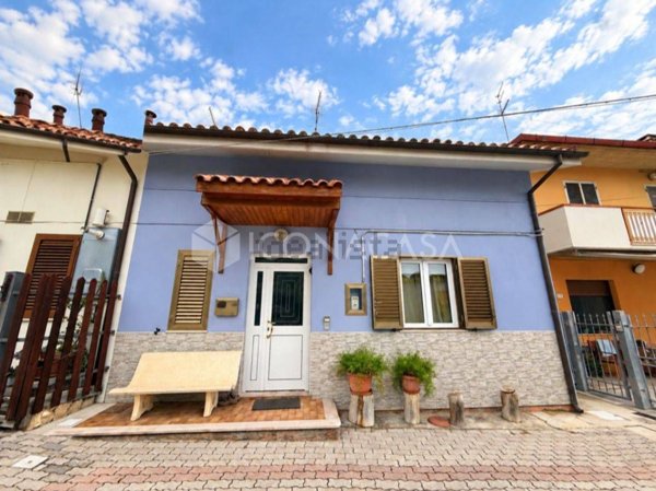 casa indipendente in vendita a Montesilvano in zona Montesilvano Colle