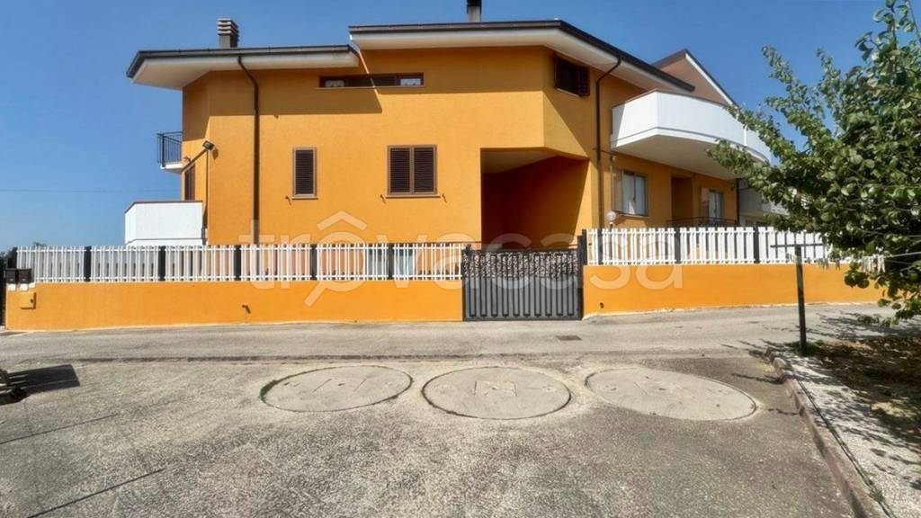 casa indipendente in vendita a Montesilvano in zona Montesilvano Colle