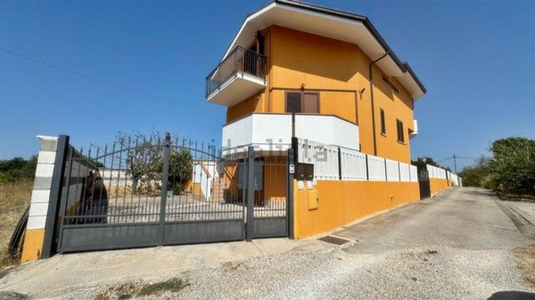 casa indipendente in vendita a Montesilvano