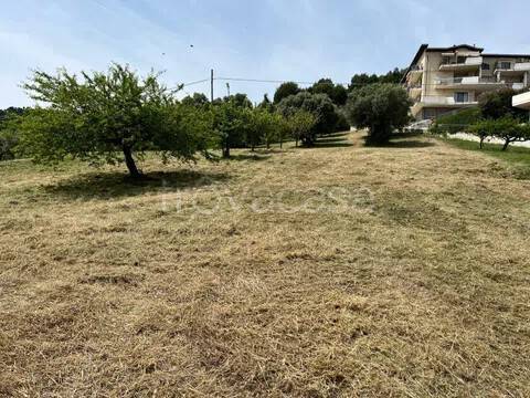 terreno in vendita a Montesilvano in zona Villa Carmine