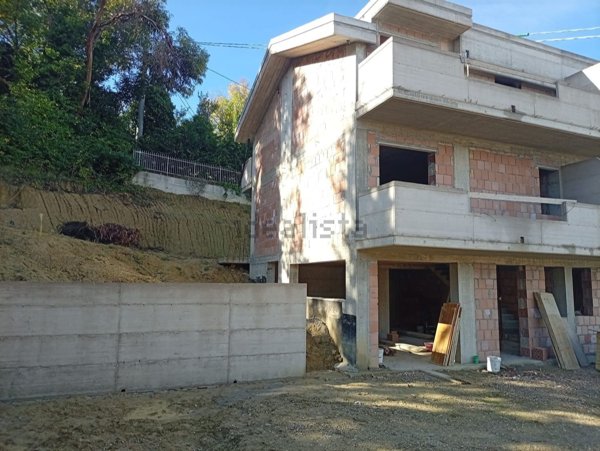 casa indipendente in vendita a Montesilvano in zona Montesilvano Colle