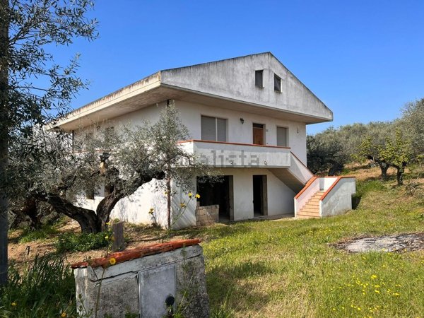 casa indipendente in vendita a Moscufo