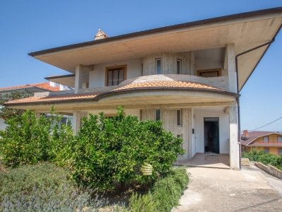 casa indipendente in vendita a Moscufo