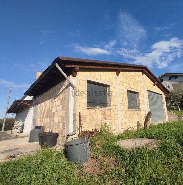 locale di sgombero in vendita a Moscufo