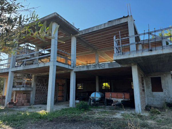 casa indipendente in vendita a Moscufo in zona Valle Pelillo