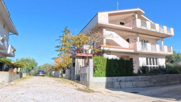 casa indipendente in vendita a Moscufo in zona Pischiarano