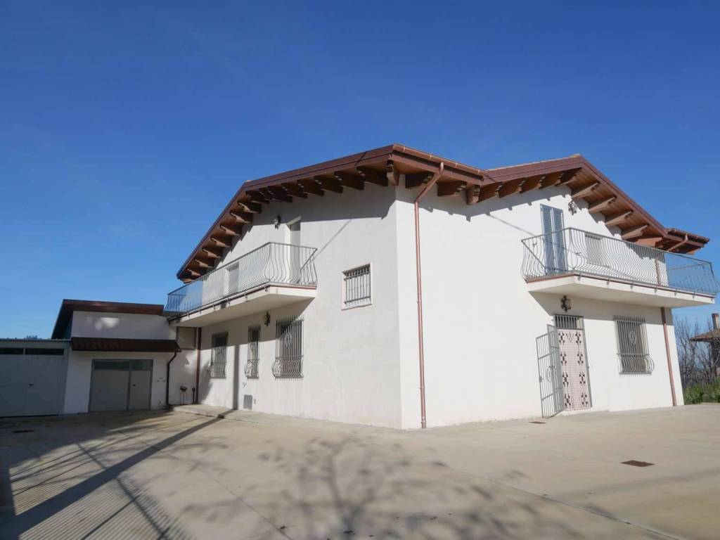 casa indipendente in vendita a Moscufo