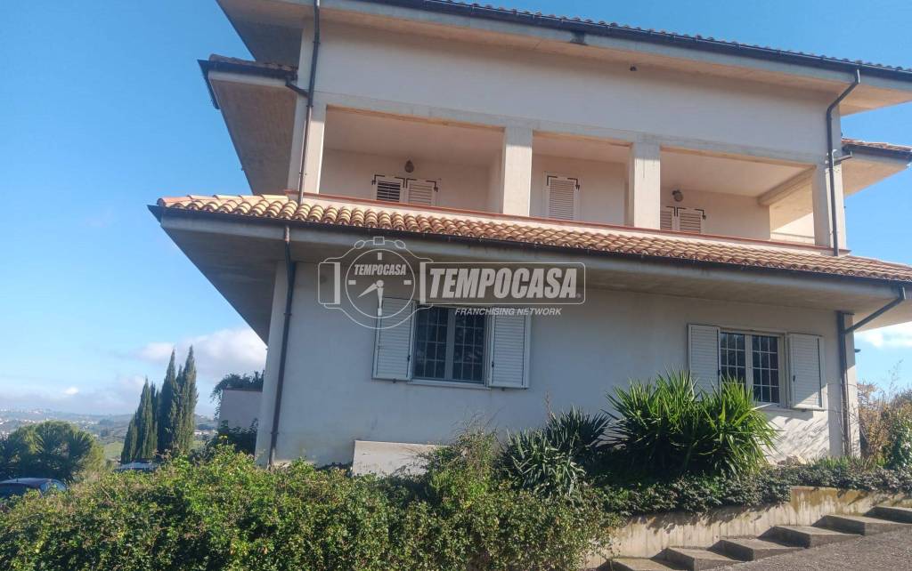 casa indipendente in vendita a Moscufo in zona Senarica