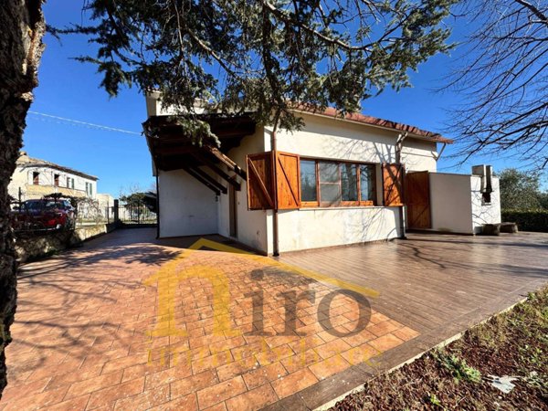casa indipendente in vendita a Moscufo in zona Senarica