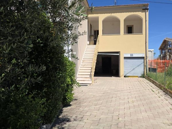 casa indipendente in vendita a Moscufo in zona Pischiarano