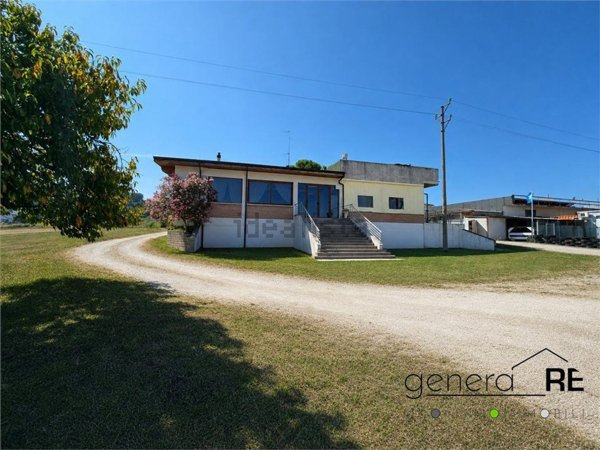 casa indipendente in vendita a Moscufo in zona Bivio Casone