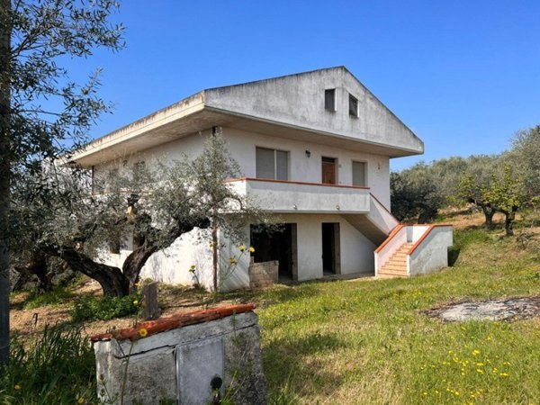 casa indipendente in vendita a Moscufo in zona Senarica