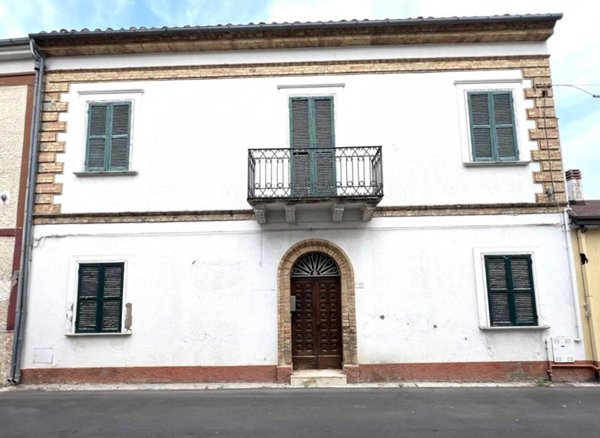 casa indipendente in vendita a Nocciano