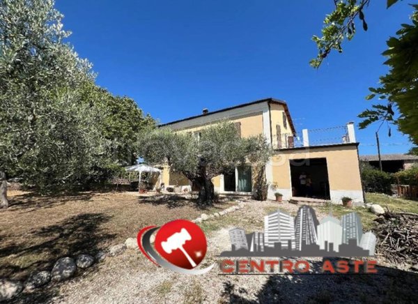 casa indipendente in vendita a Nocciano in zona Casali