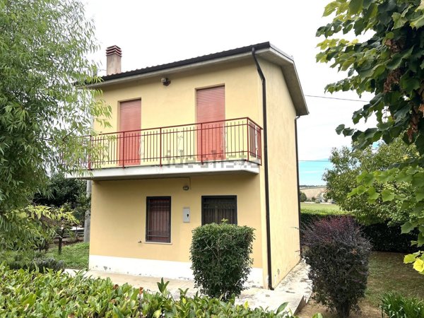 appartamento in vendita a Nocciano in zona Cerasa