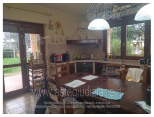 casa indipendente in vendita a Nocciano in zona Fonteschiavo